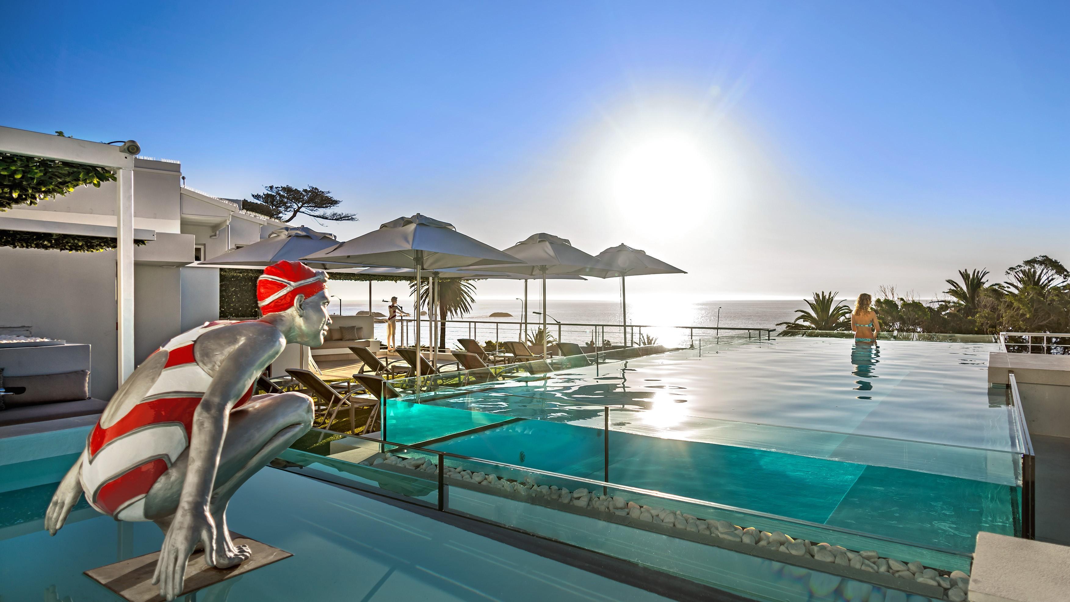 South Beach Camps Bay Boutique Hotel Ciudad del Cabo Exterior foto The pool at the hotel