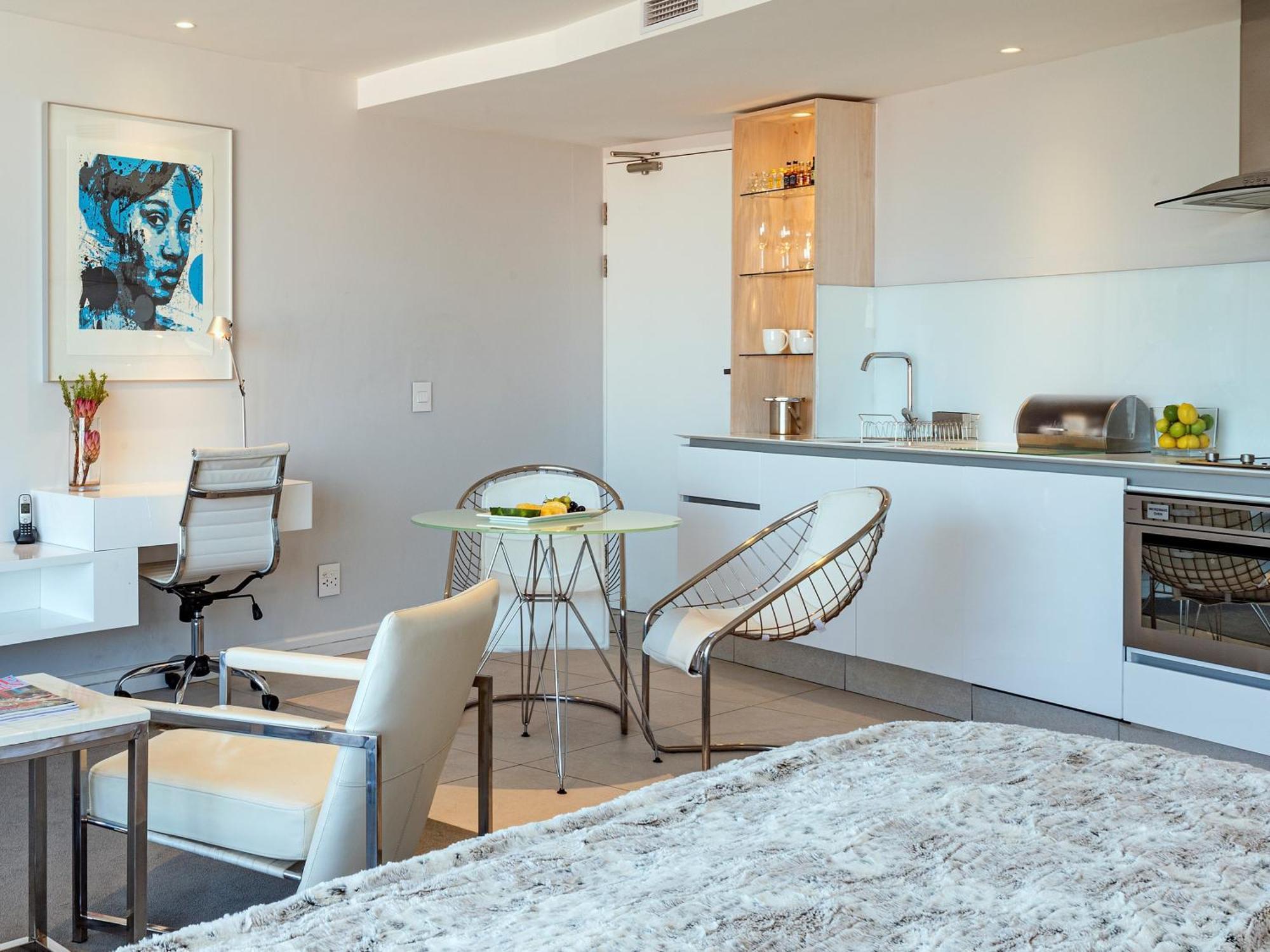 South Beach Camps Bay Boutique Hotel Ciudad del Cabo Exterior foto A typical apartment interior